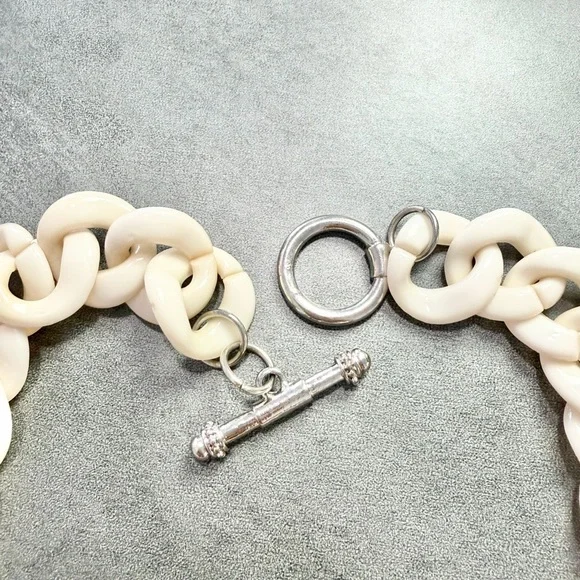 Cream Acrylic Over sized Chain Necklace With Large Lime Green Heart Pendant - Picture 4 of 4